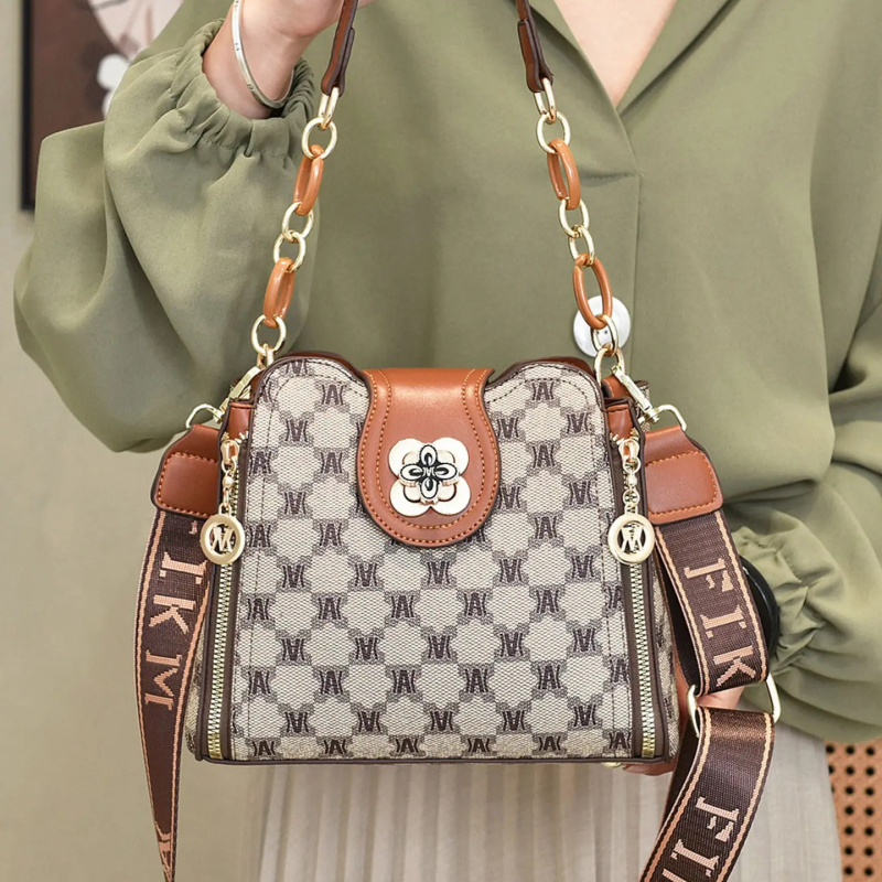vintage letter printed shoulde - огляд і ціна Women'S Crossbody Bags