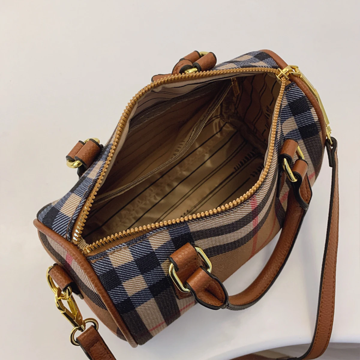 Large Capacity Classic Stripe  - огляд і ціна Women Bags Zip